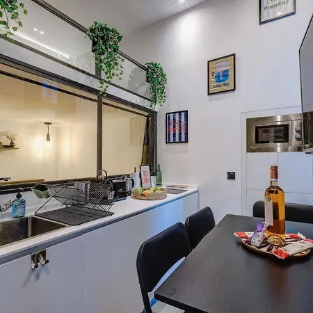 דירה Chic Industrial Loft Quiet Garibaldi Ac Balcony