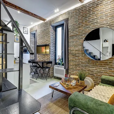 Chic Industrial Loft Quiet Garibaldi Ac Balcony