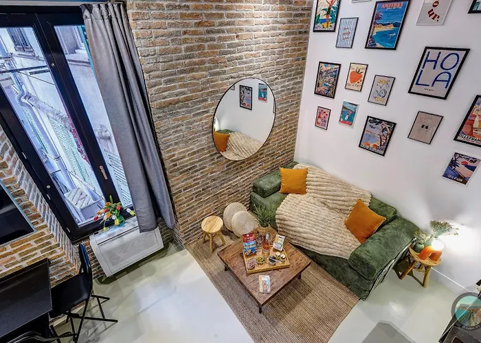 Chic Industrial Loft Quiet Garibaldi Ac Balcony