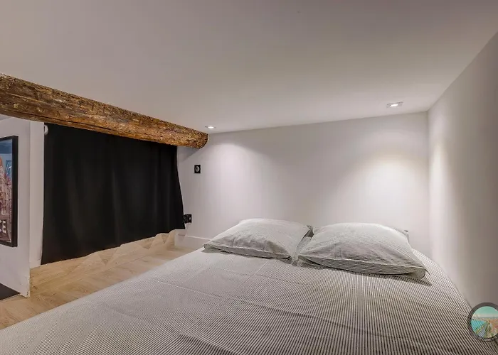 Appartement Chic Industrial Loft Quiet Garibaldi Ac Balcony