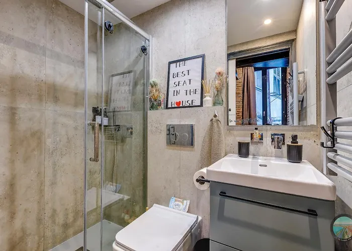 Appartement Chic Industrial Loft Quiet Garibaldi Ac Balcony