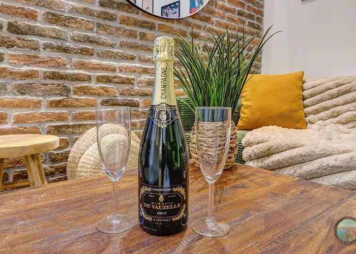 Chic Industrial Loft Quiet Garibaldi Ac Balcony Apartman Nizza