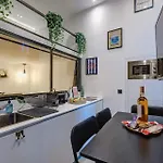 Daire Chic Industrial Loft Quiet Garibaldi Ac Balcony