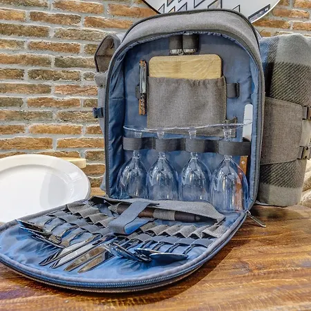 Chic Industrial Loft Quiet Garibaldi Ac Balcony Apartment