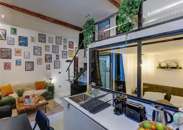 Chic Industrial Loft Quiet Garibaldi Ac Balcony Apartment *