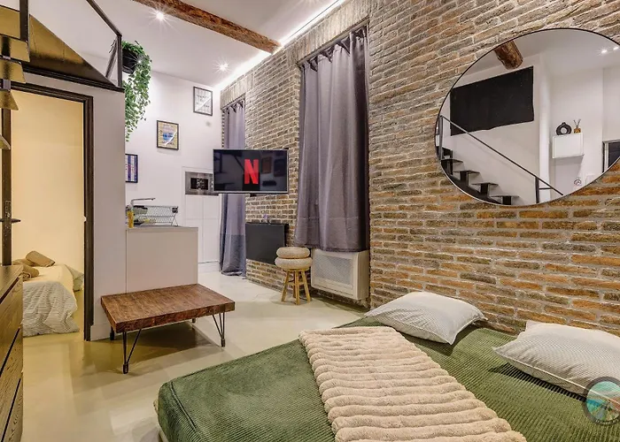 Apartment Chic Industrial Loft Quiet Garibaldi Ac Balcony *