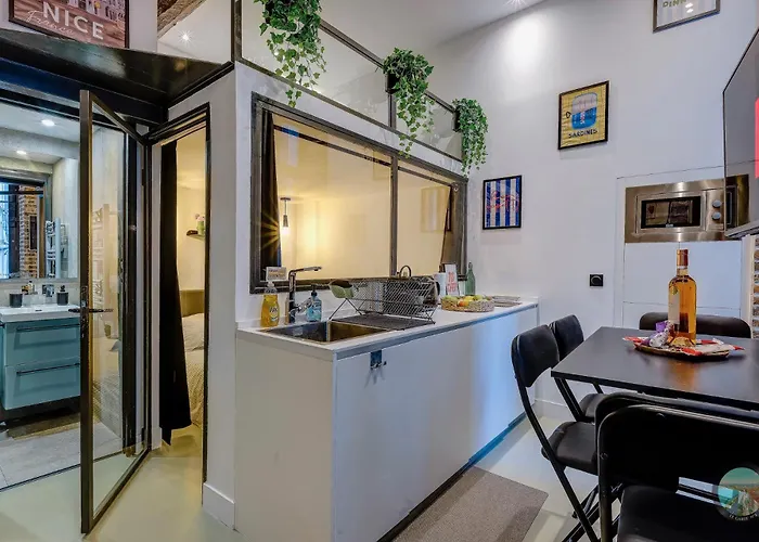 Chic Industrial Loft Quiet Garibaldi Ac Balcony ニース