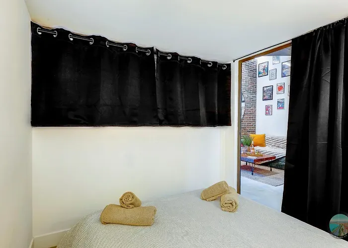 Chic Industrial Loft Quiet Garibaldi Ac Balcony *