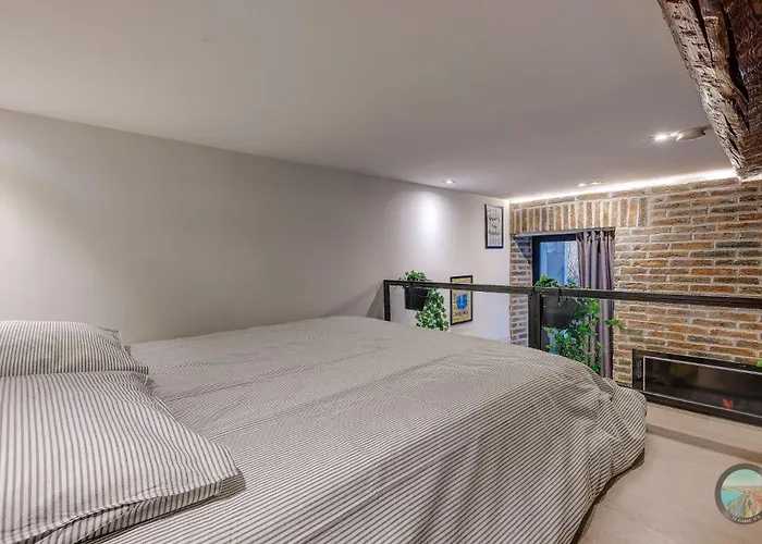 Chic Industrial Loft Quiet Garibaldi Ac Balcony ニース