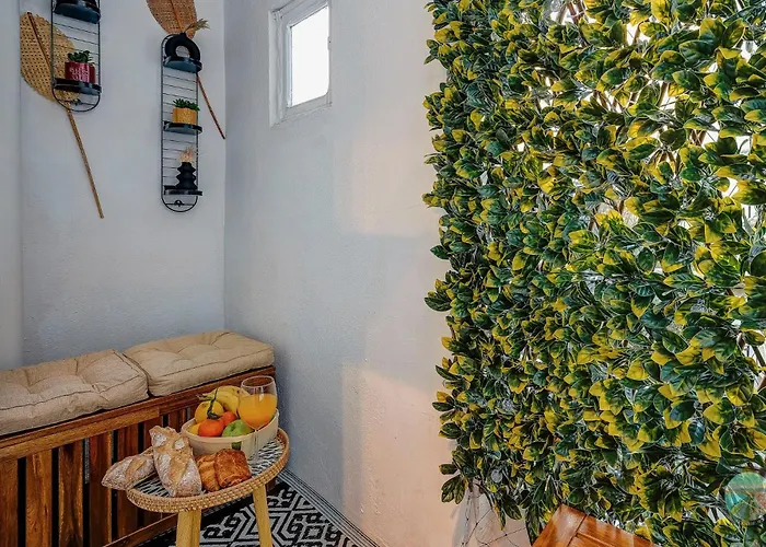 Chic Industrial Loft Quiet Garibaldi Ac Balcony