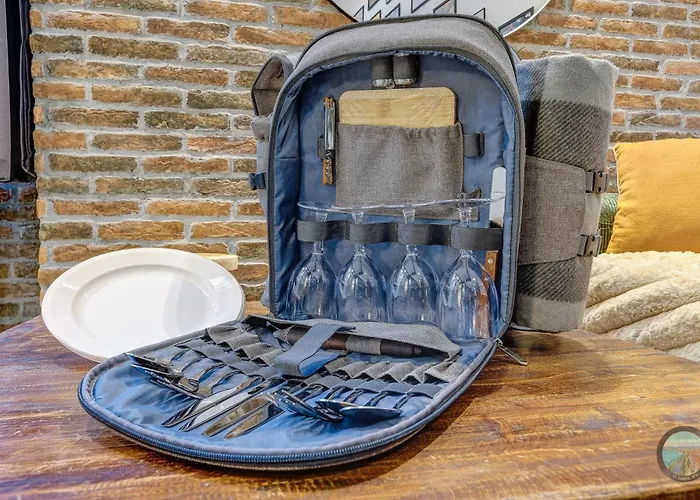 Chic Industrial Loft Quiet Garibaldi Ac Balcony アパート