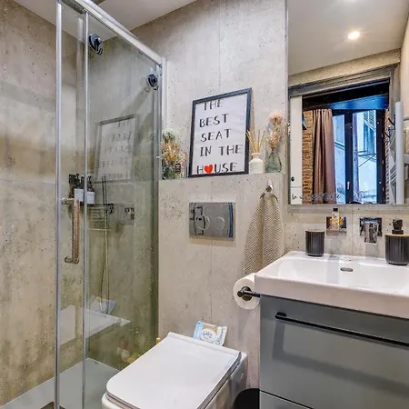 Appartement Chic Industrial Loft Quiet Garibaldi Ac Balcony
