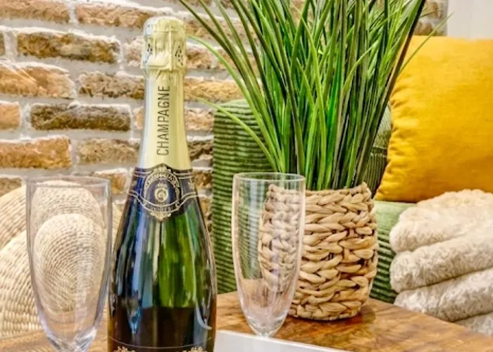 Chic Industrial Loft Quiet Garibaldi Ac Balcony Апартаменты *